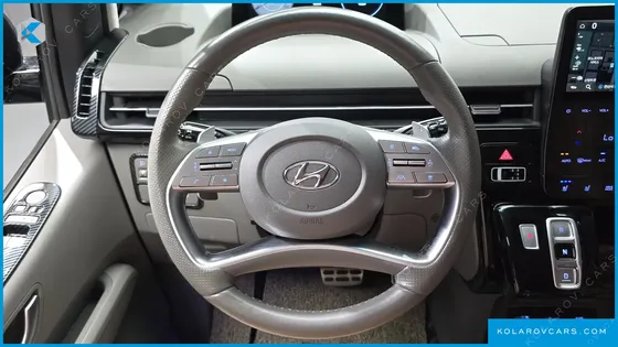HYUNDAI STARIA LOUNGE 7-SEATER