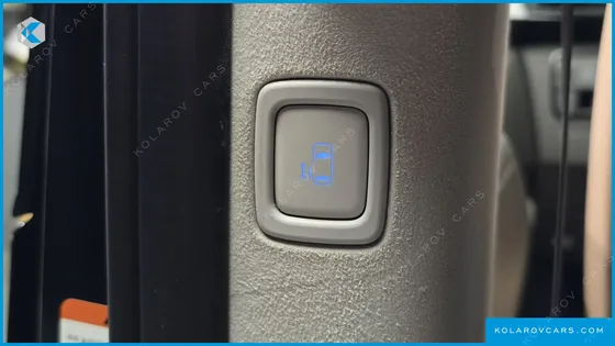 HYUNDAI STARIA LOUNGE 7-SEATER