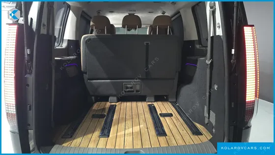 HYUNDAI STARIA LOUNGE 7-SEATER