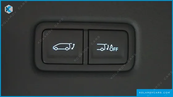 HYUNDAI STARIA LOUNGE 7-SEATER
