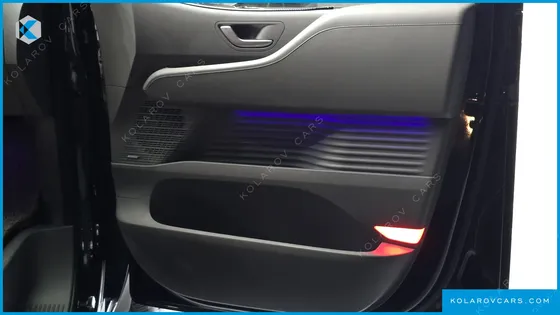 HYUNDAI STARIA LOUNGE 7-SEATER