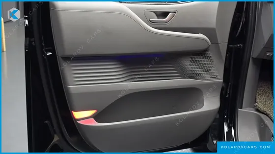 HYUNDAI STARIA LOUNGE 7-SEATER