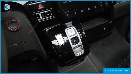 HYUNDAI STARIA HEV 1.6 LOUNGE 7-SEATER