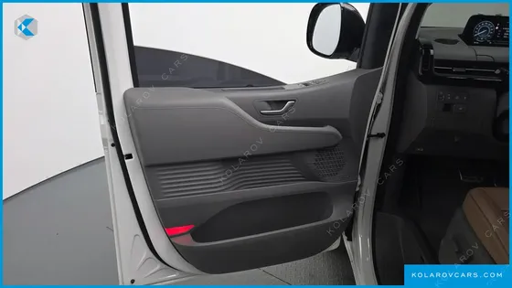 HYUNDAI STARIA HEV 1.6 LOUNGE 7-SEATER