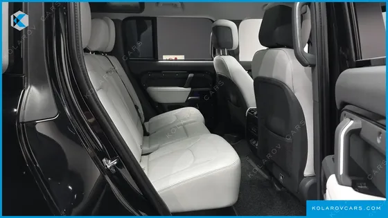LAND ROVER DEFENDER 110 P300 X-DYNAMIC SE