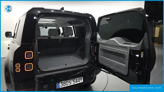 LAND ROVER DEFENDER 110 P300 X-DYNAMIC SE