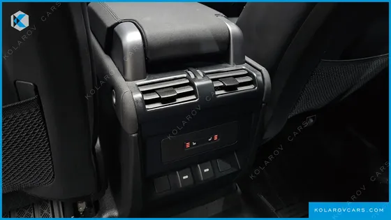 LAND ROVER DEFENDER 110 P300 X-DYNAMIC SE