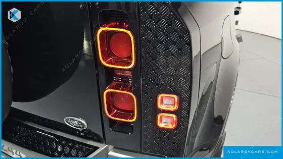 LAND ROVER DEFENDER 110 P300 X-DYNAMIC SE