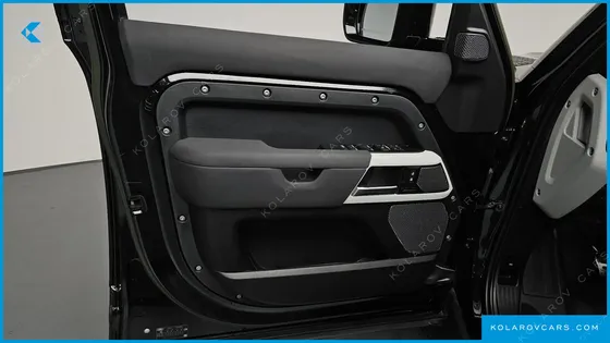 LAND ROVER DEFENDER 110 P300 X-DYNAMIC SE