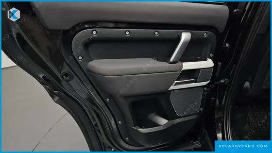 LAND ROVER DEFENDER 110 P300 X-DYNAMIC SE