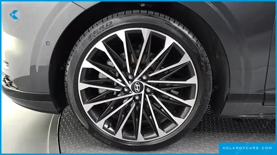 HYUNDAI GRANDEUR 3,5 GASOLINE 4WD