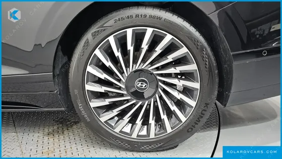 HYUNDAI GRANDEUR 2,5 GASOLINE 2WD
