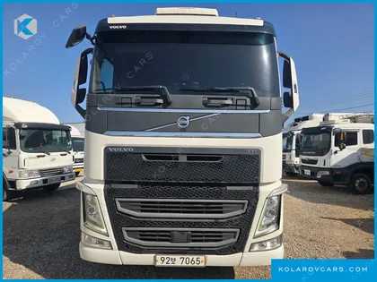 VOLVO CARGO TRUCK 8X4