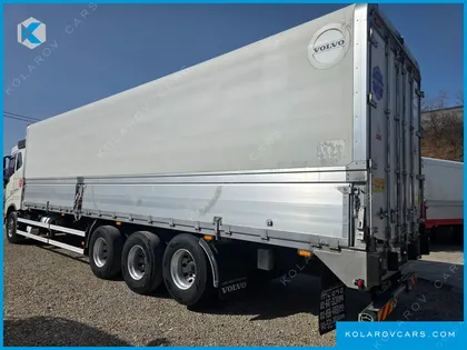 VOLVO CARGO TRUCK 8X4