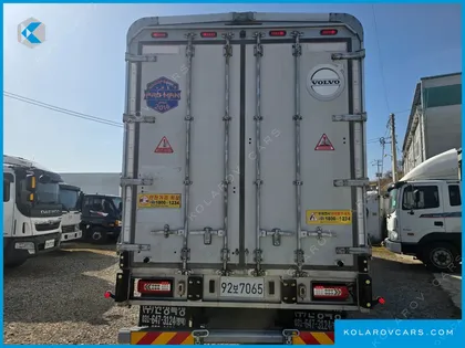 VOLVO CARGO TRUCK 8X4