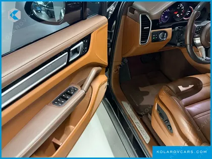 PORSCHE CAYENNE 3.0 PLATINUM EDITION