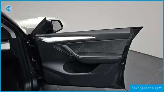 TESLA MODEL Y RWD