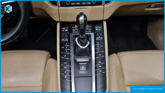 PORSCHE MACAN 2.0