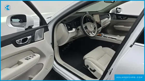 VOLVO XC60 B5 ULTRA BRIGHT