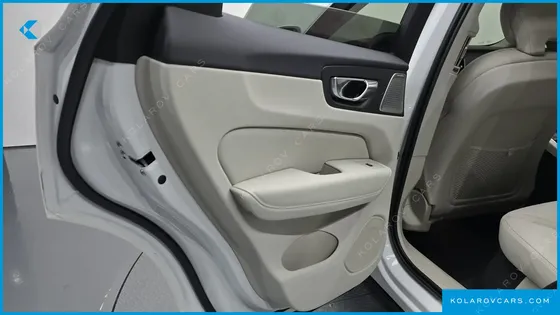 VOLVO XC60 B5 ULTRA BRIGHT
