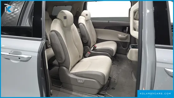 KIA CARNIVAL GASOLINE 9-SEATER GRAVITY