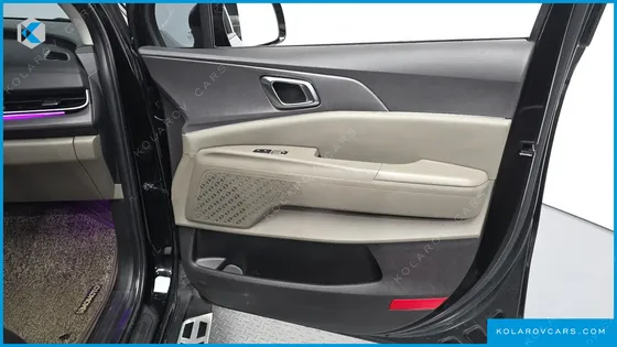 KIA CARNIVAL GASOLINE 7-SEATER NOBLESSE