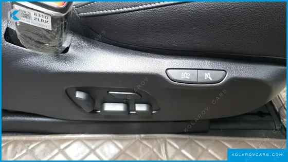 KIA CARNIVAL GASOLINE 7-SEATER NOBLESSE
