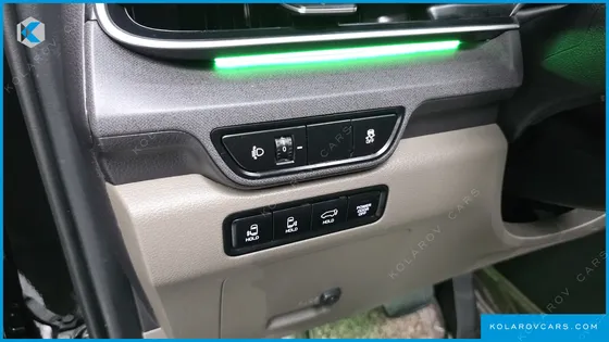 KIA CARNIVAL GASOLINE 7-SEATER NOBLESSE