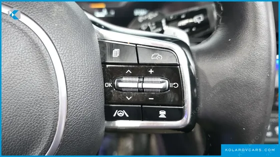 KIA CARNIVAL GASOLINE 7-SEATER NOBLESSE