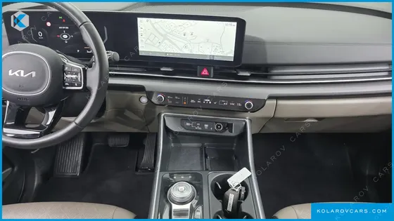 KIA CARNIVAL DIESEL 9-SEATER NOBLESSE
