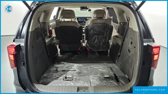KIA CARNIVAL GASOLINE 7-SEATER NOBLESSE
