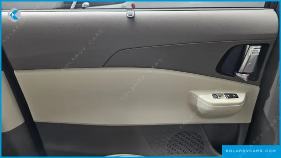 KIA CARNIVAL GASOLINE 7-SEATER NOBLESSE