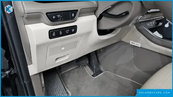KIA CARNIVAL GASOLINE 7-SEATER NOBLESSE