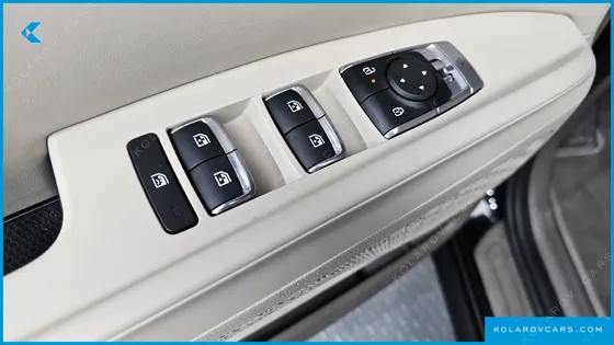 KIA CARNIVAL GASOLINE 7-SEATER NOBLESSE