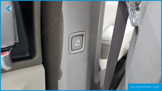 KIA CARNIVAL GASOLINE 7-SEATER NOBLESSE