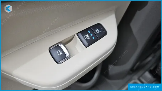 KIA CARNIVAL GASOLINE 7-SEATER NOBLESSE