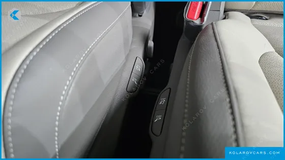 KIA CARNIVAL GASOLINE 7-SEATER NOBLESSE