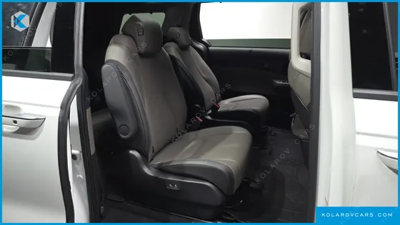 KIA CARNIVAL GASOLINE 9-SEATER SIGNATURE