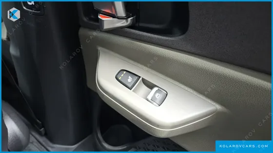 KIA CARNIVAL HEV 9 SEATER PRESTIGE