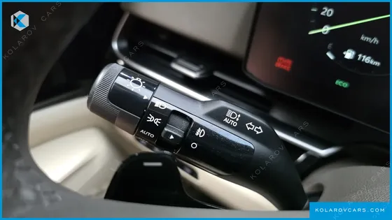 KIA CARNIVAL DIESEL 9-SEATER SIGNATURE
