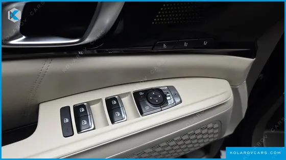 KIA CARNIVAL DIESEL 9-SEATER SIGNATURE