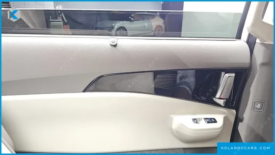 KIA CARNIVAL GASOLINE 9-SEATER GRAVITY