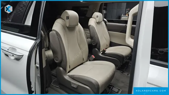 KIA CARNIVAL GASOLINE 9-SEATER GRAVITY