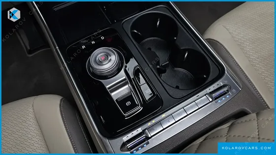 KIA CARNIVAL GASOLINE 7-SEATER NOBLESSE
