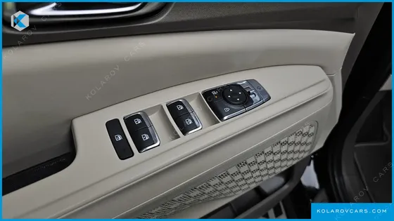 KIA CARNIVAL GASOLINE 7-SEATER NOBLESSE