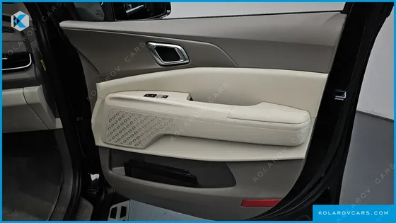 KIA CARNIVAL GASOLINE 7-SEATER NOBLESSE