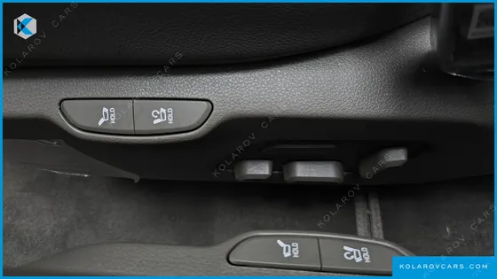 KIA CARNIVAL GASOLINE 7-SEATER NOBLESSE