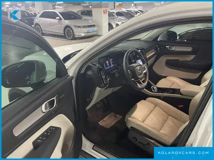 VOLVO XC40 B4 ULTIMATE BRIGHT