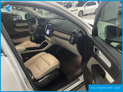 VOLVO XC40 B4 ULTIMATE BRIGHT