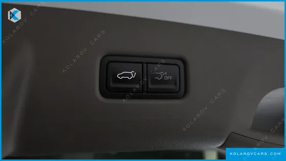 KIA CARNIVAL GASOLINE 7-SEATER SIGNATURE